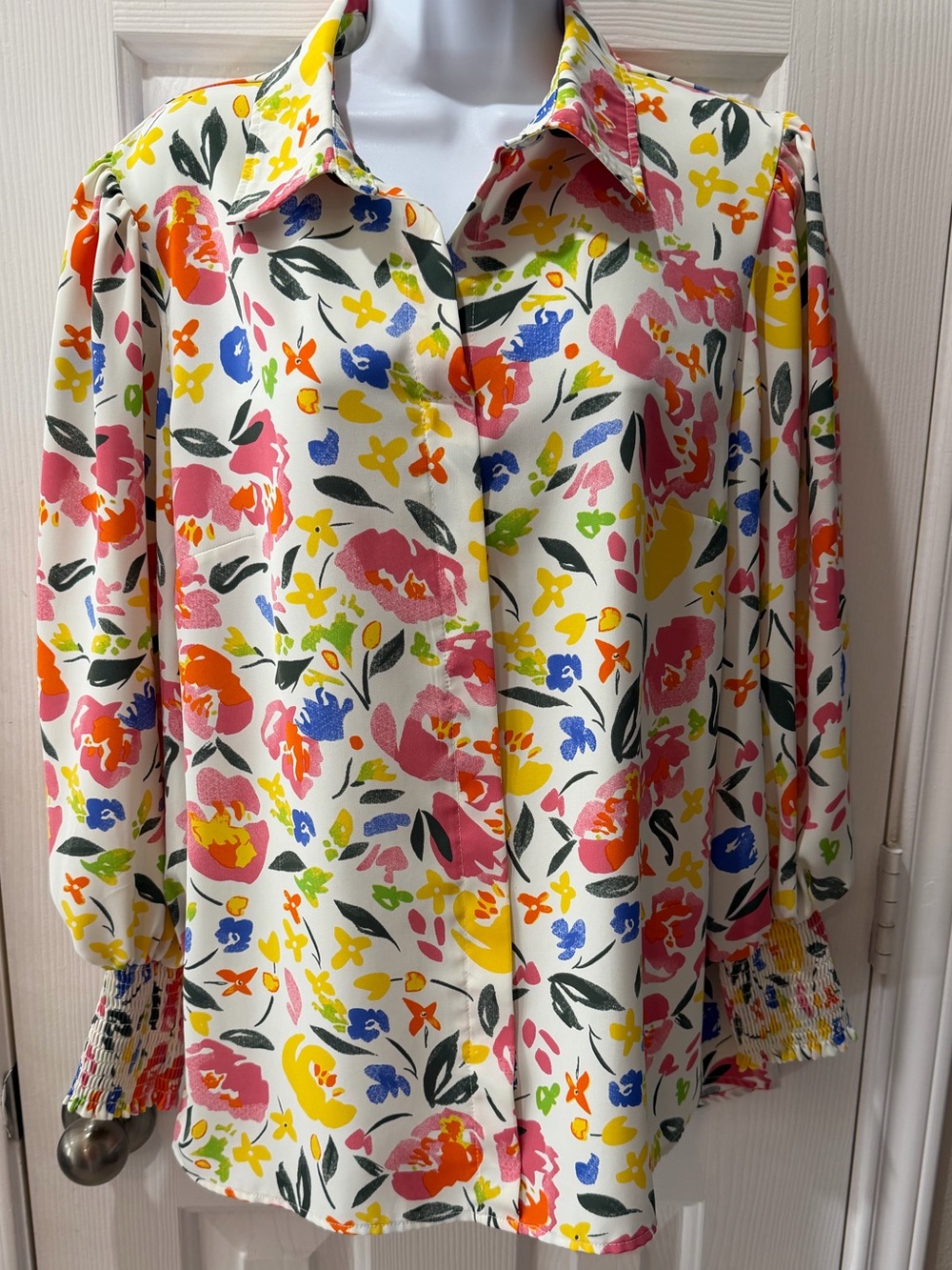 Bright Floral Button-Up Blouse in Multi-Color Size Medium